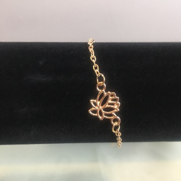 🆕🌟Cute Gold Lotus Flower Bracelet or Anklet🌟 - Picture 6 of 7